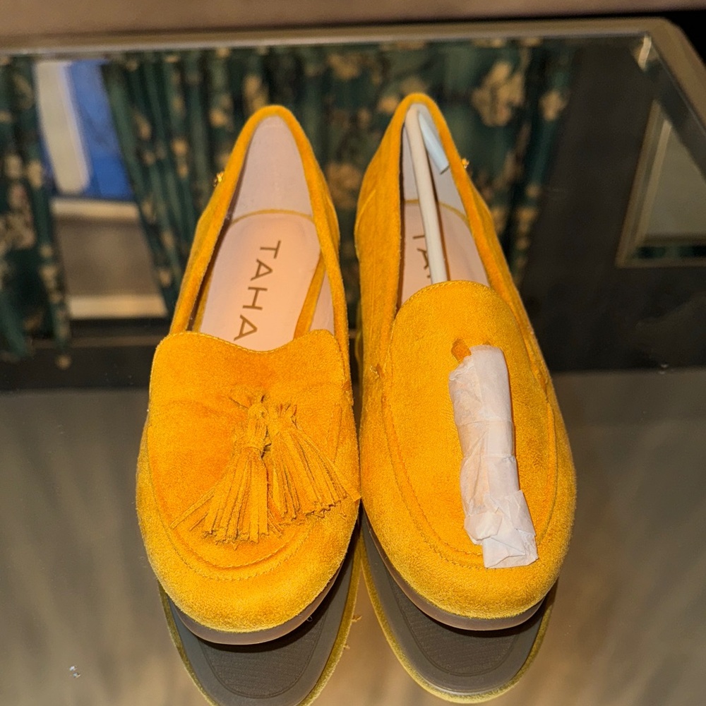 New never used Tahari Yellow Suede Loafers